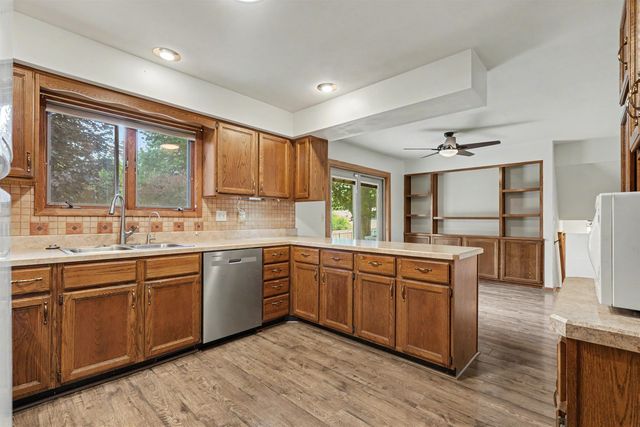 2117 Tilbury Road, Waterloo, IA 50701