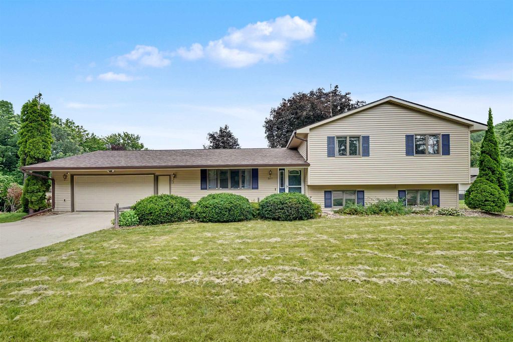 2117 Tilbury Road, Waterloo, IA 50701