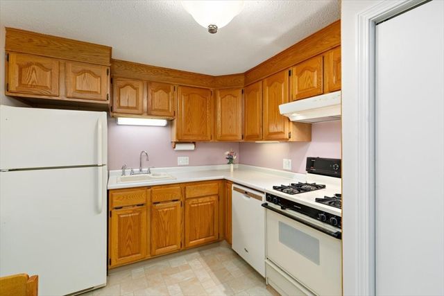 42 Main St 22, North Reading, MA 01864