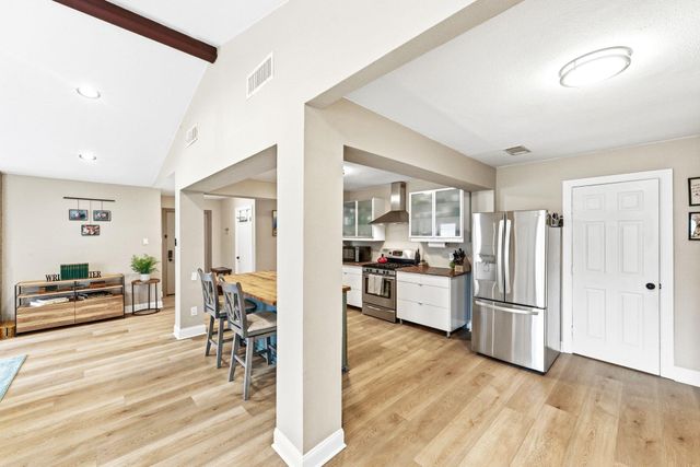 7210 Towering Oaks DR, Austin, TX 78745