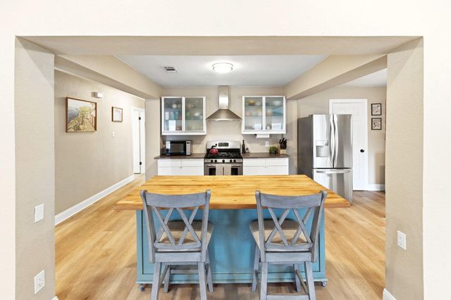 7210 Towering Oaks DR, Austin, TX 78745