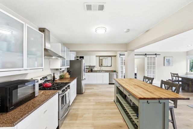 7210 Towering Oaks DR, Austin, TX 78745