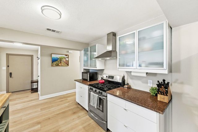 7210 Towering Oaks DR, Austin, TX 78745