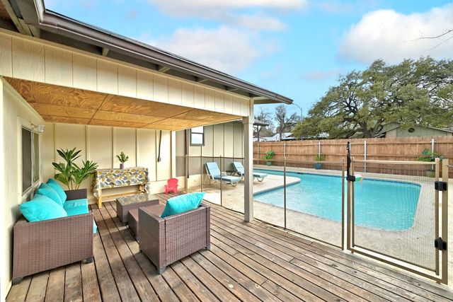 7210 Towering Oaks DR, Austin, TX 78745