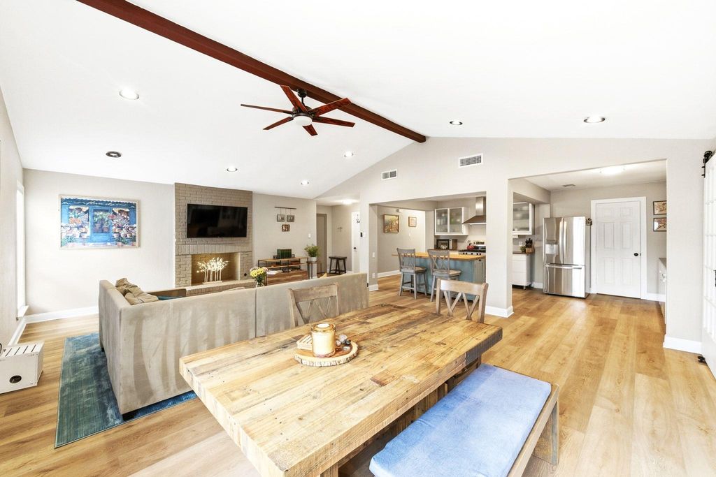 7210 Towering Oaks DR, Austin, TX 78745