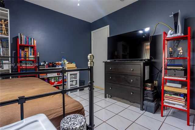 699 NW 134th Pl, Miami, FL 33182