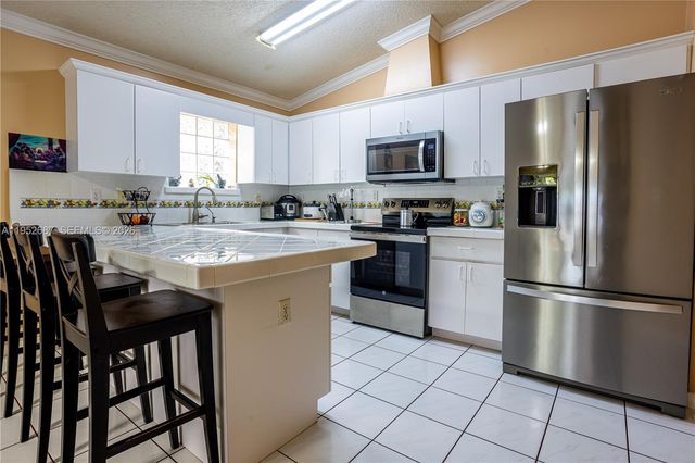 699 NW 134th Pl, Miami, FL 33182