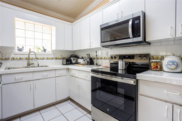 699 NW 134th Pl, Miami, FL 33182