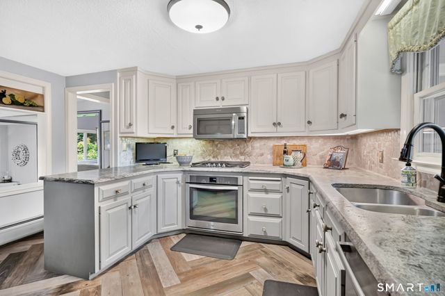 36 Woodside Circle, Simsbury, CT 06070