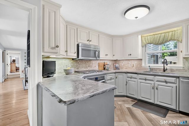 36 Woodside Circle, Simsbury, CT 06070