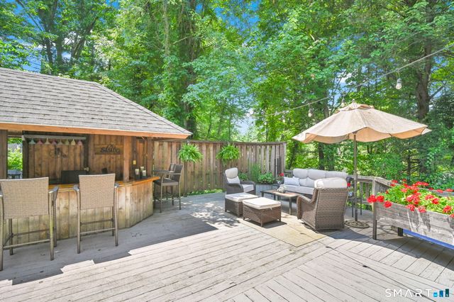 36 Woodside Circle, Simsbury, CT 06070