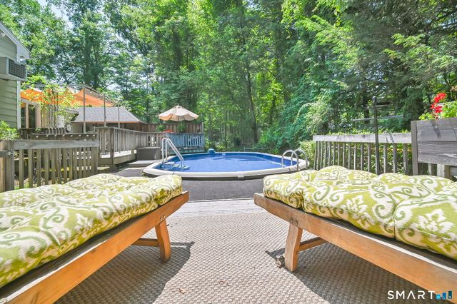 36 Woodside Circle, Simsbury, CT 06070