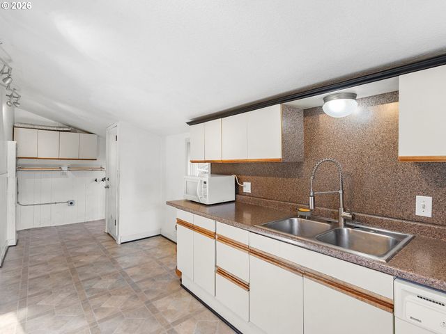 7028 N SAINT LOUIS Ave, Portland, OR 97203