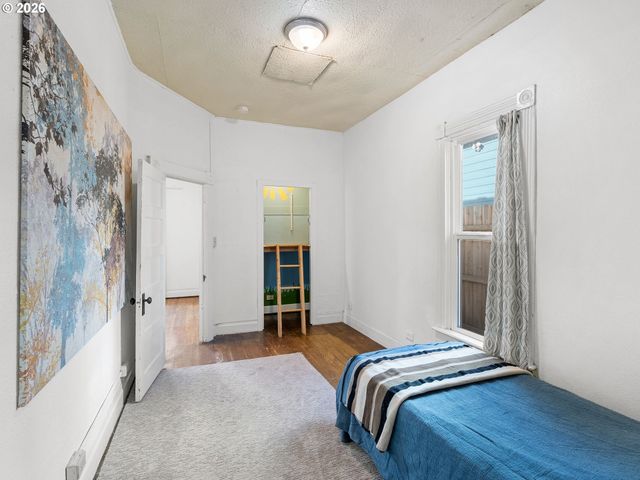 7028 N SAINT LOUIS Ave, Portland, OR 97203