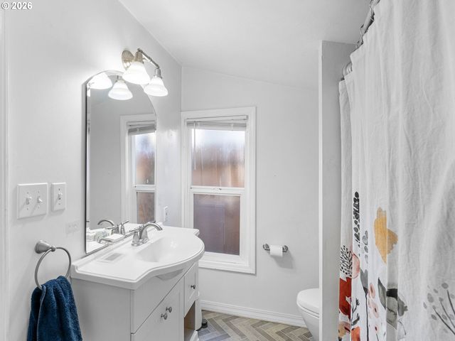 7028 N SAINT LOUIS Ave, Portland, OR 97203