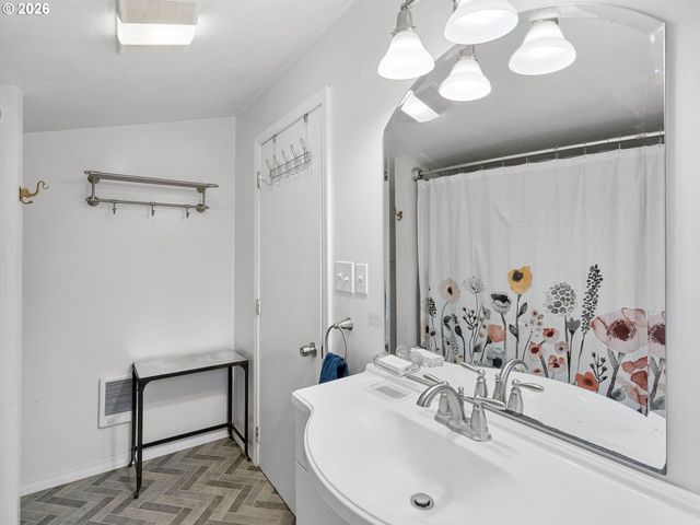 7028 N SAINT LOUIS Ave, Portland, OR 97203