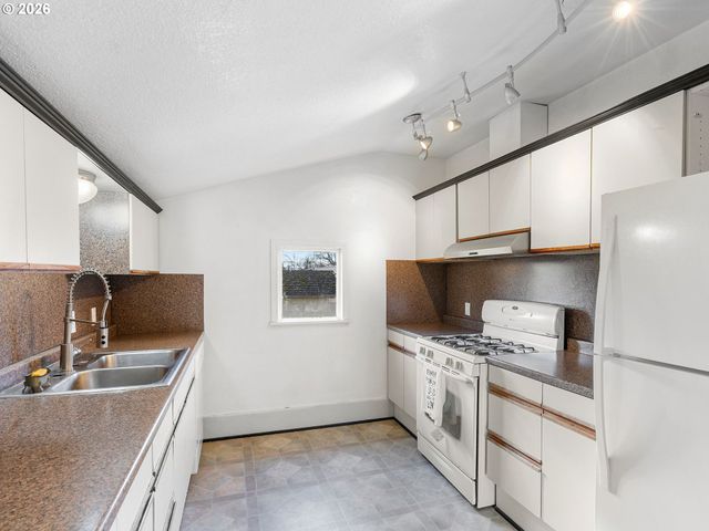 7028 N SAINT LOUIS Ave, Portland, OR 97203