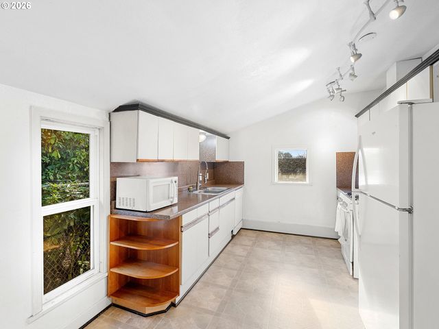 7028 N SAINT LOUIS Ave, Portland, OR 97203