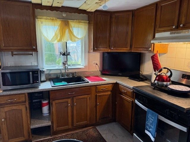 77 Huron Street, Warwick, RI 02889