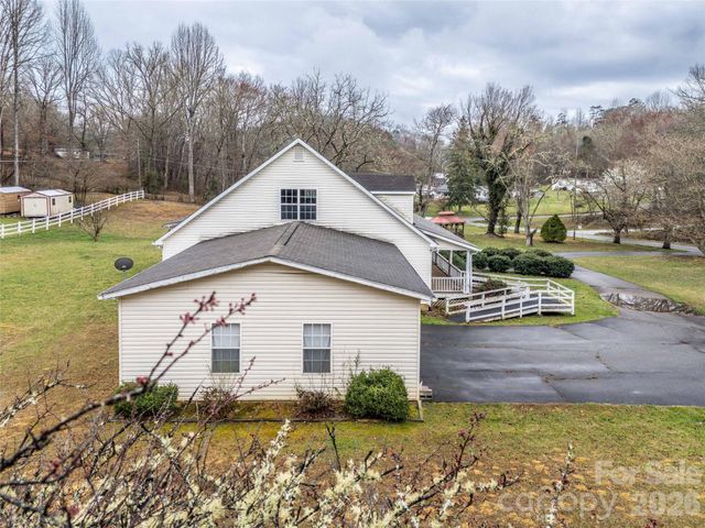 1564 Camp Creek Road, Whittier, NC 28789
