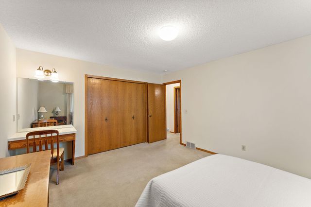 5241 Vera Cruz Avenue N, Crystal, MN 55429