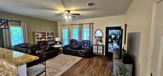 201 Smith Street, Columbus, TX 78934