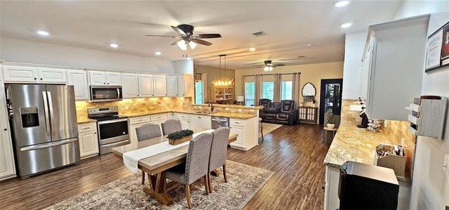 201 Smith Street, Columbus, TX 78934