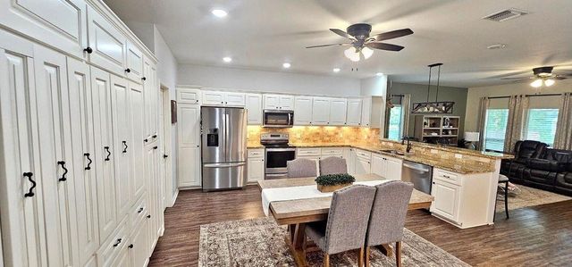 201 Smith Street, Columbus, TX 78934