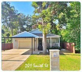 201 Smith Street, Columbus, TX 78934