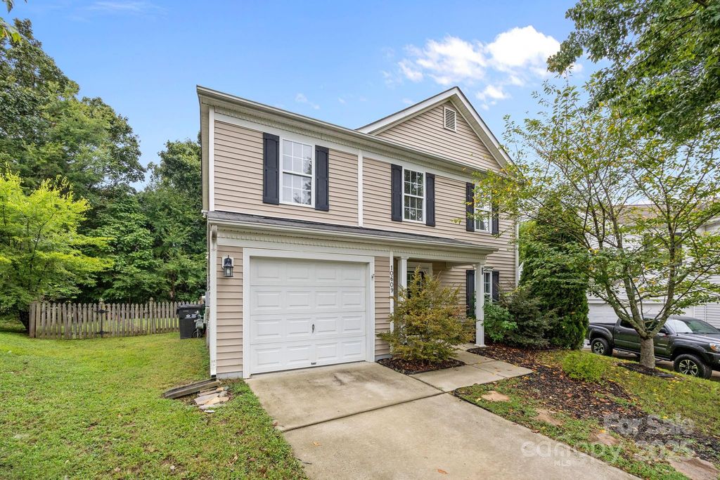 10609 Spring Rain Court, Charlotte, NC 28278