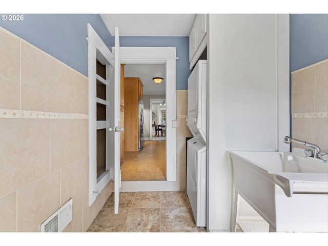 13860 Sw BUTNER Rd, Beaverton, OR 97006