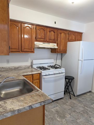 52-83 72nd Place 2, Maspeth, NY 11378