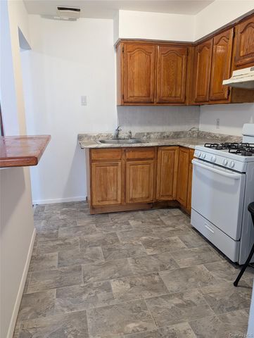 52-83 72nd Place 2, Maspeth, NY 11378