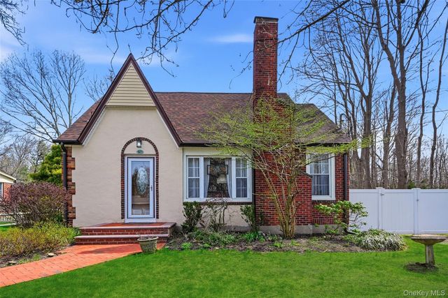 75 Oregon Avenue, Medford, NY 11763