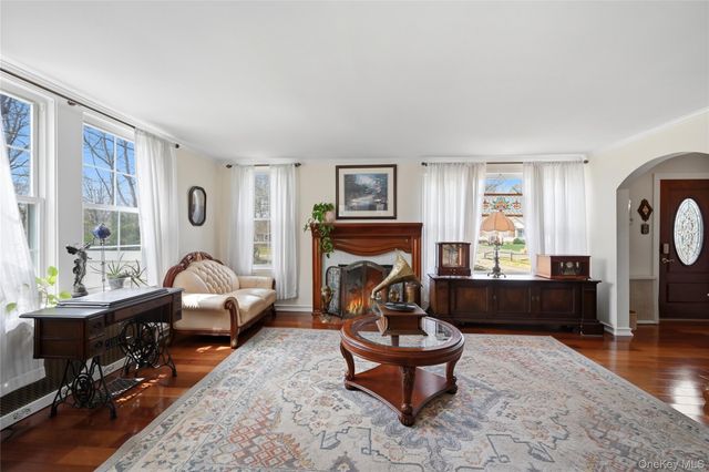 75 Oregon Avenue, Medford, NY 11763
