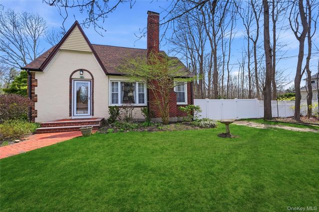 75 Oregon Avenue, Medford, NY 11763
