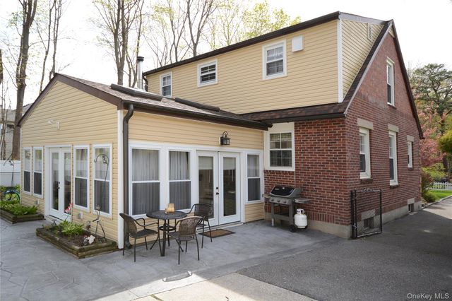 75 Oregon Avenue, Medford, NY 11763