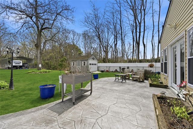 75 Oregon Avenue, Medford, NY 11763