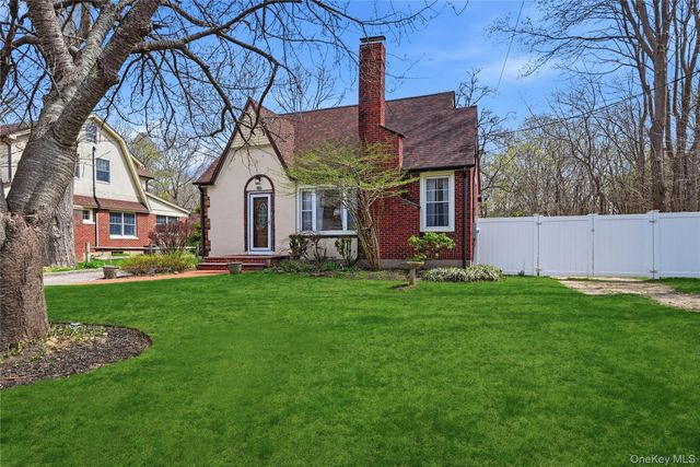 75 Oregon Avenue, Medford, NY 11763