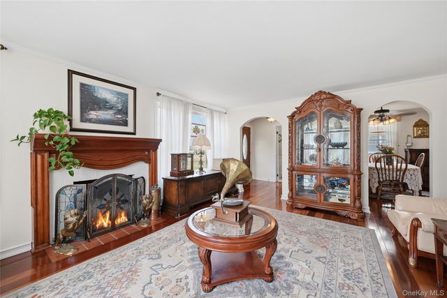 75 Oregon Avenue, Medford, NY 11763
