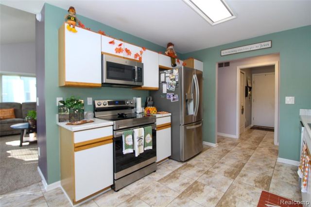 37734 Pebble Pointe Court, Clinton Township, MI 48038