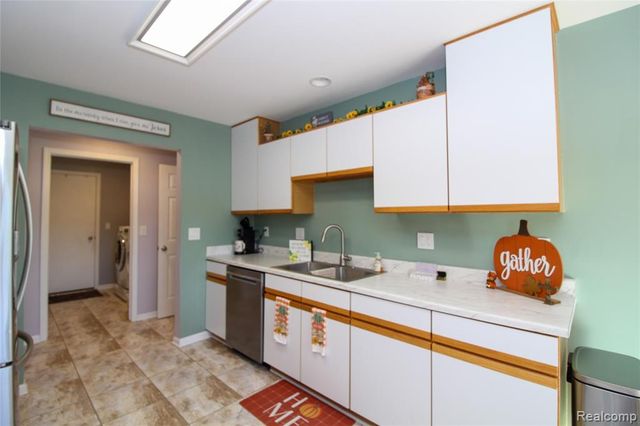 37734 Pebble Pointe Court, Clinton Township, MI 48038