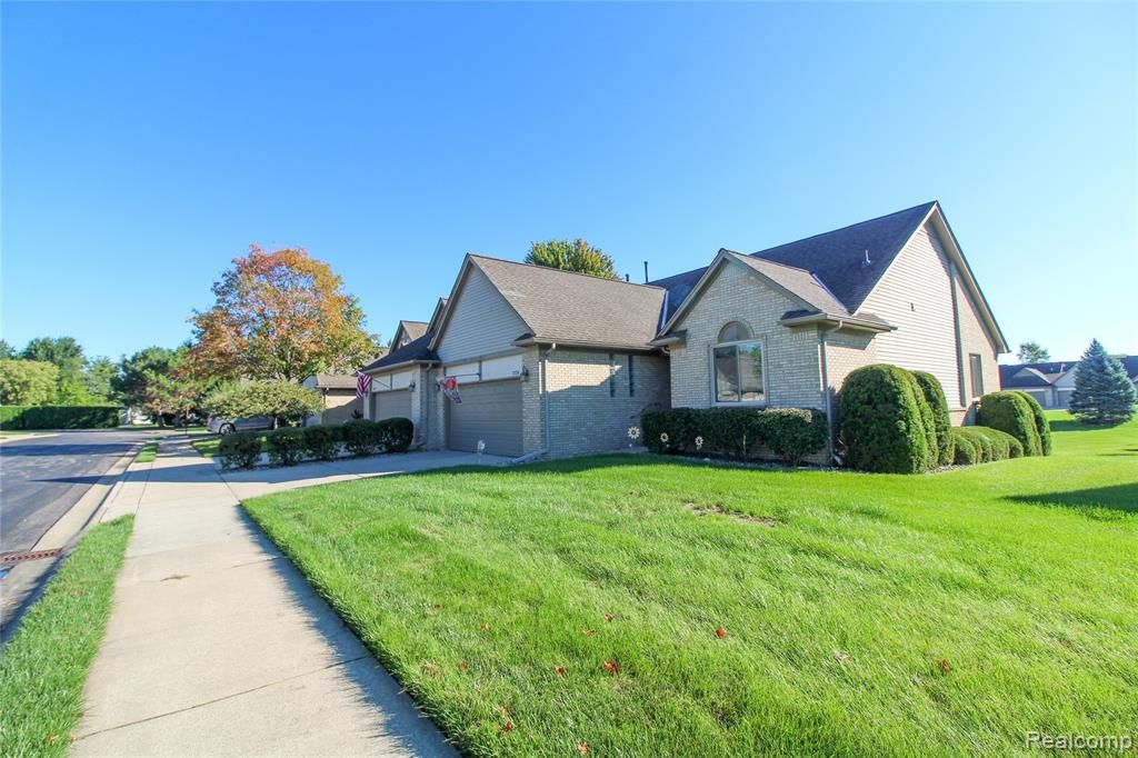 37734 Pebble Pointe Court, Clinton Township, MI 48038