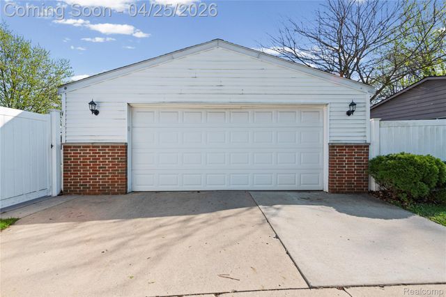 18516 Aldrin Avenue, Brownstown Charter Township, MI 48193