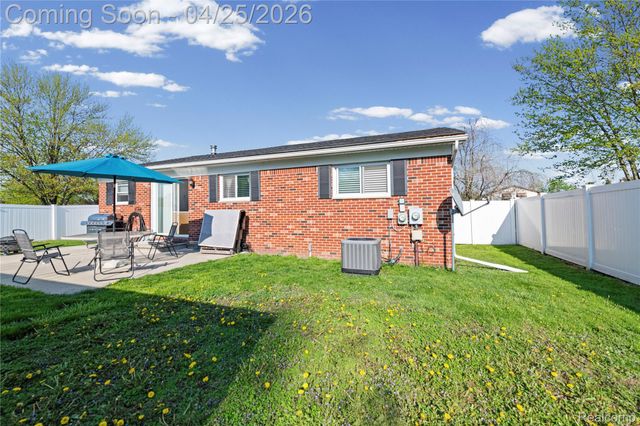 18516 Aldrin Avenue, Brownstown Charter Township, MI 48193