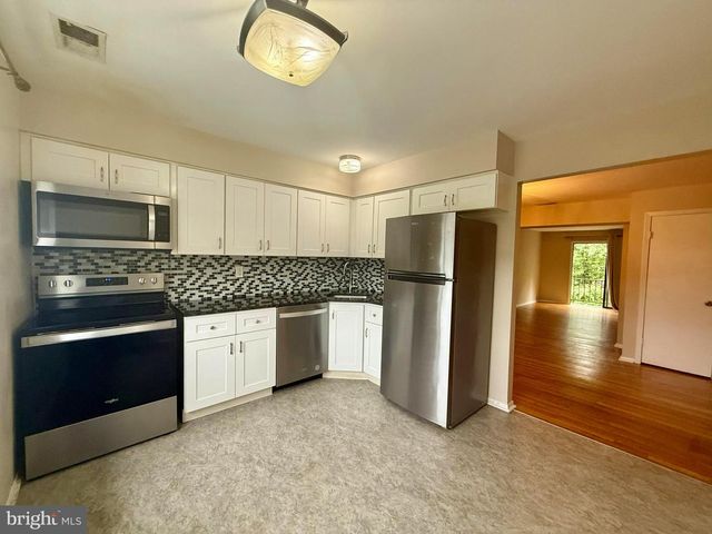 909 SILVER CT, Hamilton, NJ 08690