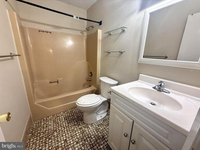 909 SILVER CT, Hamilton, NJ 08690