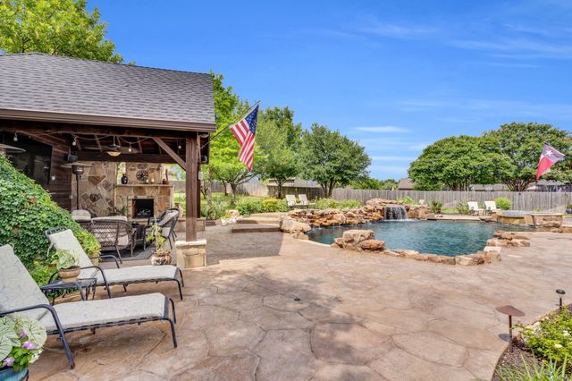 1857 Plum Creek Drive, Midlothian, TX 76065