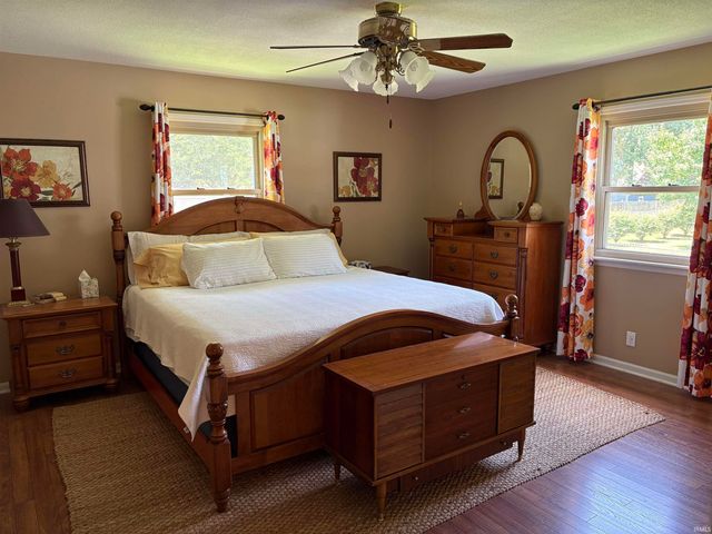9844 Powers Drive, Newburgh, IN 47630