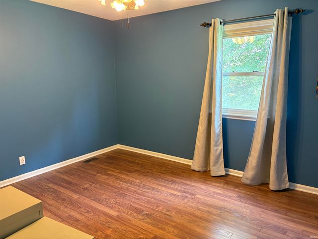 9844 Powers Drive, Newburgh, IN 47630